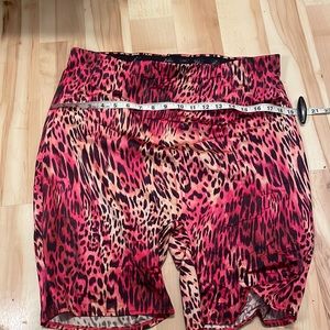Yitty headliner bike shorts in Yitty kitty color